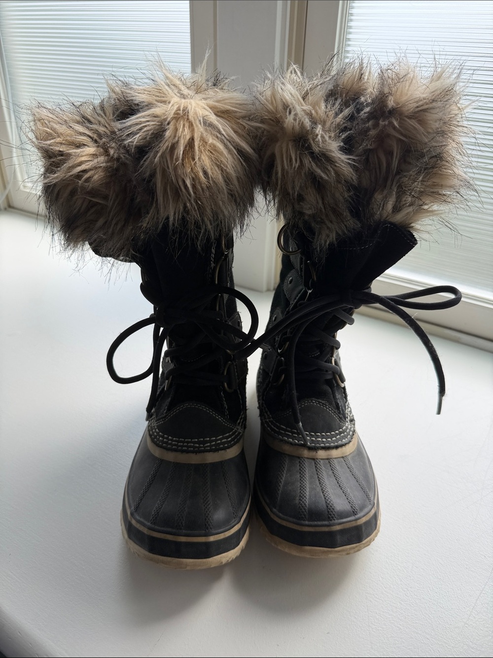 Sore Black Faux-Fur Trim Women’s Winter Lace-Up Boots